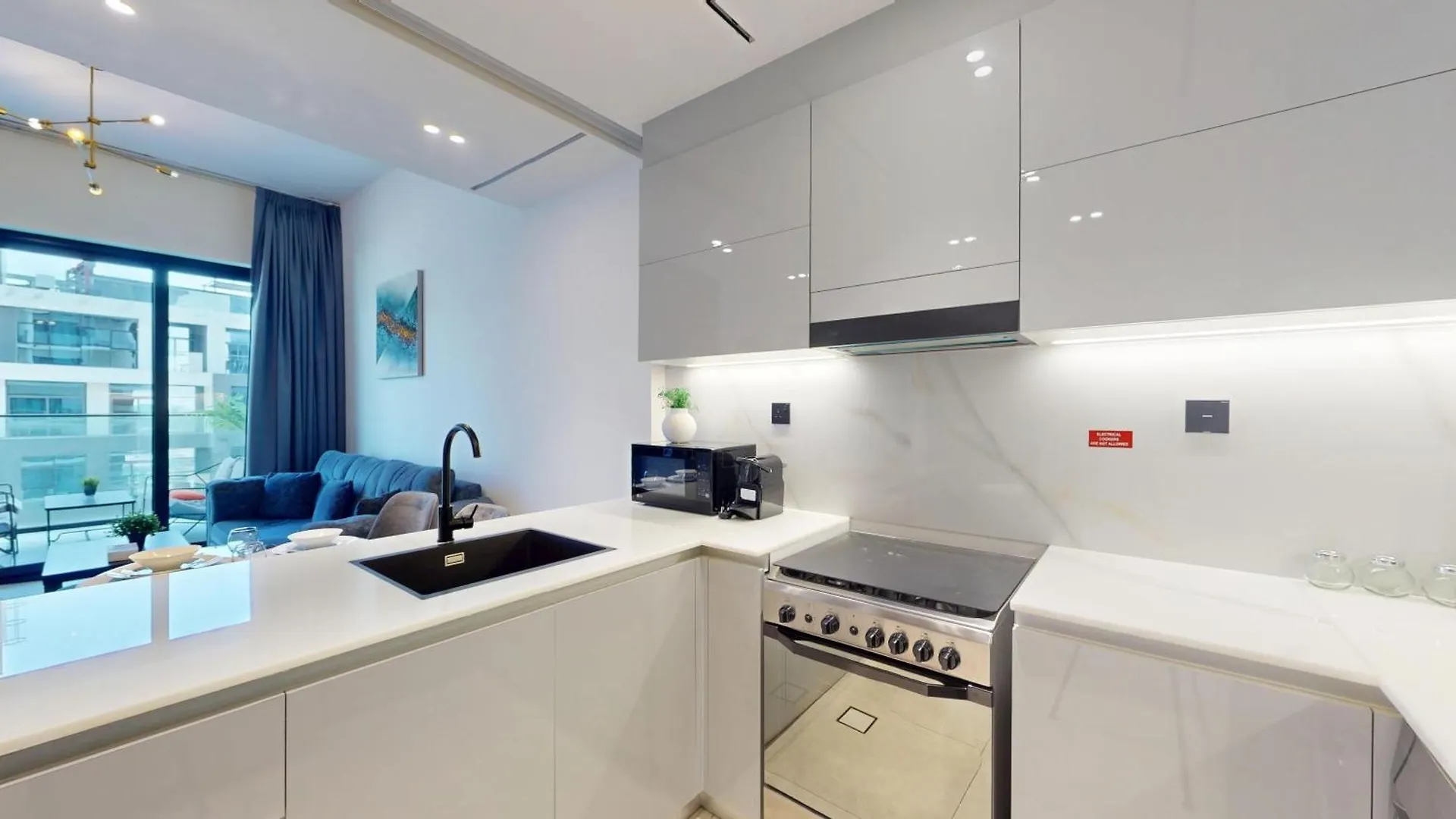 Fam Living Modern Smart Home At Business Bay With Iconic Burj And Canal Views Dubaj 0*,  Spojené arabské emiráty